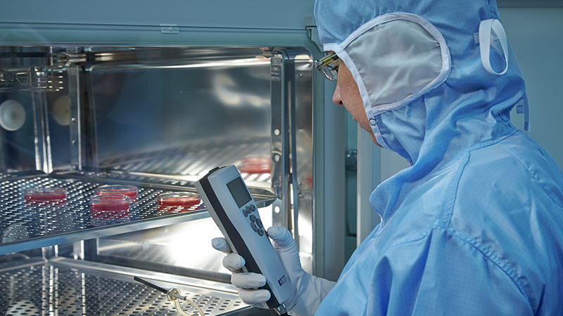 A woman measuring in incubator with Vaisala GM70