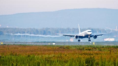 Airplane landing vortex