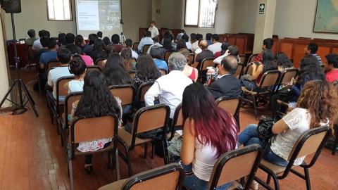 The seminar at the National Engineering University drew a large crowd. 