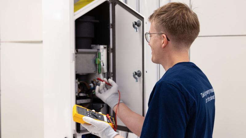 Vaisala employee doing tests on ceilometer product.