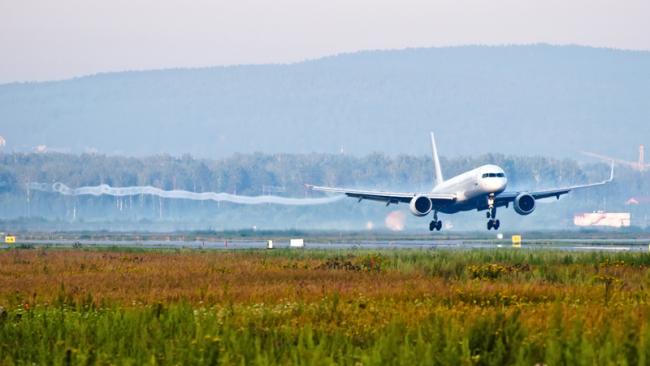 Airplane landing vortex