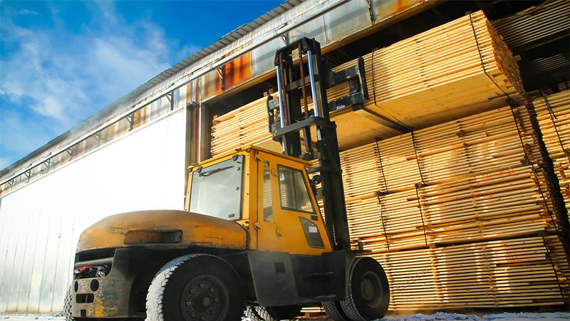 Machine lifting lumber
